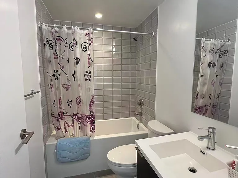 203 College St #1407 — Photo 11