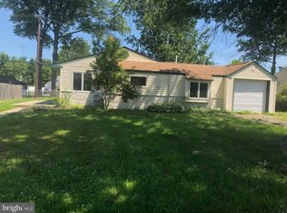 73 Indian Park Rd, Levittown, PA 19057