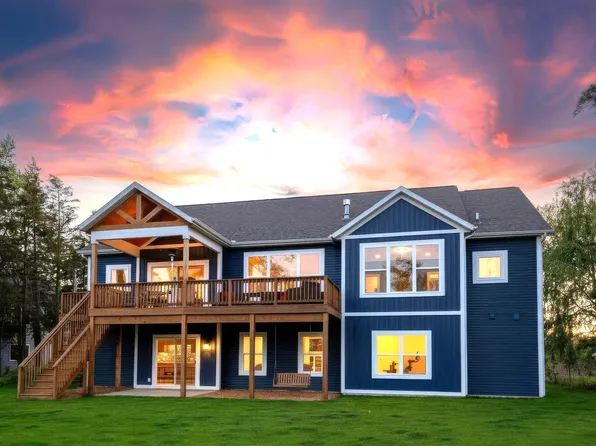 17940 Cove St, Spring Lake, MI 49456