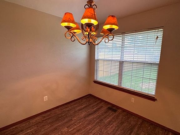 4th image of 1056 N Ridgecrest Way