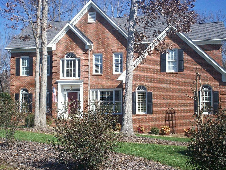Full brick on corner lot