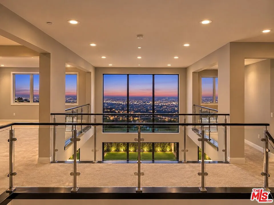 5 bed, 5.5 bath, 5200 sqft, $13,000 — Photo 3