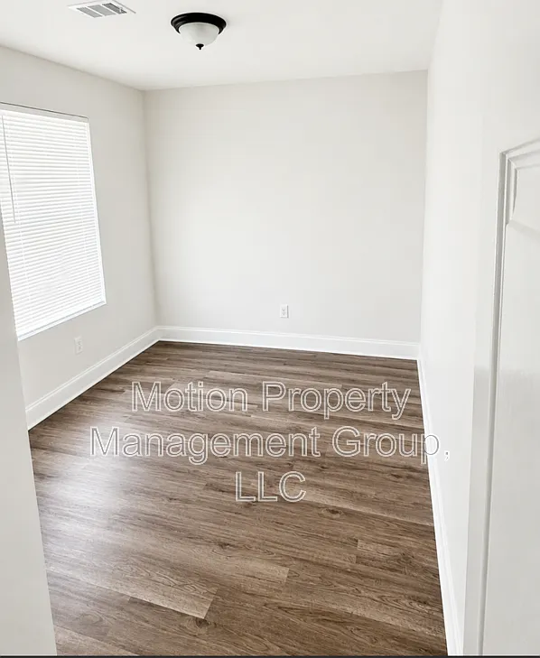 1 bed, 1.0 bath, $700 — Photo 2