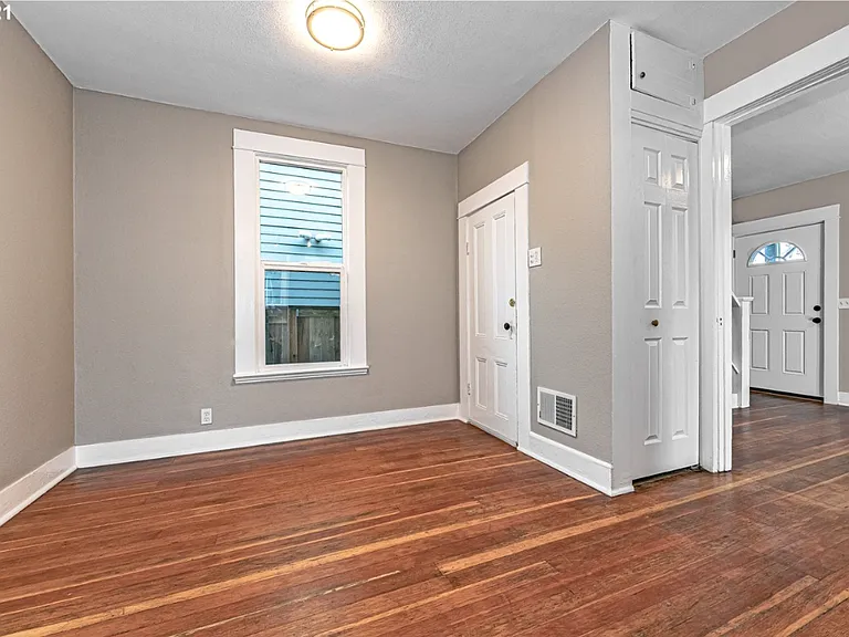 7057 NE 7th Ave — Photo 5