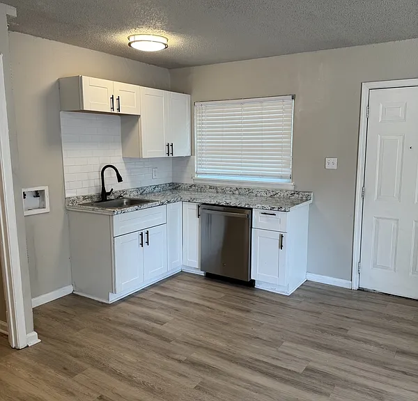 3301 Willing Ave — Photo 4