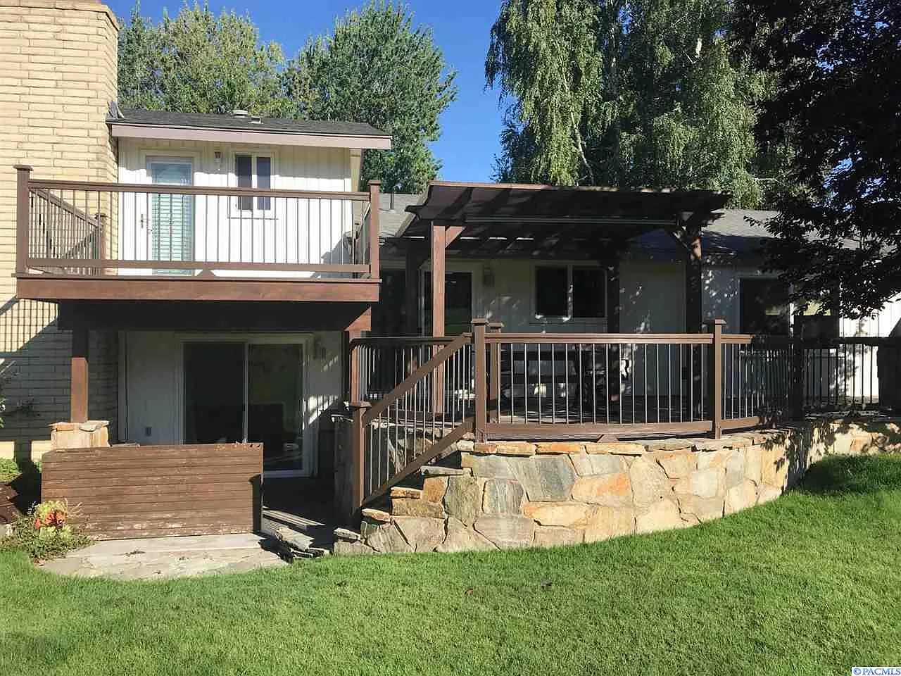 224 Greenbriar W photo 1