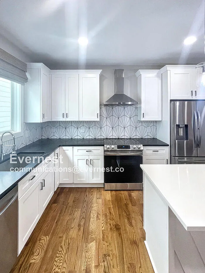 3 bed, 3.0 bath, 1629 sqft, $2,495 — Photo 2