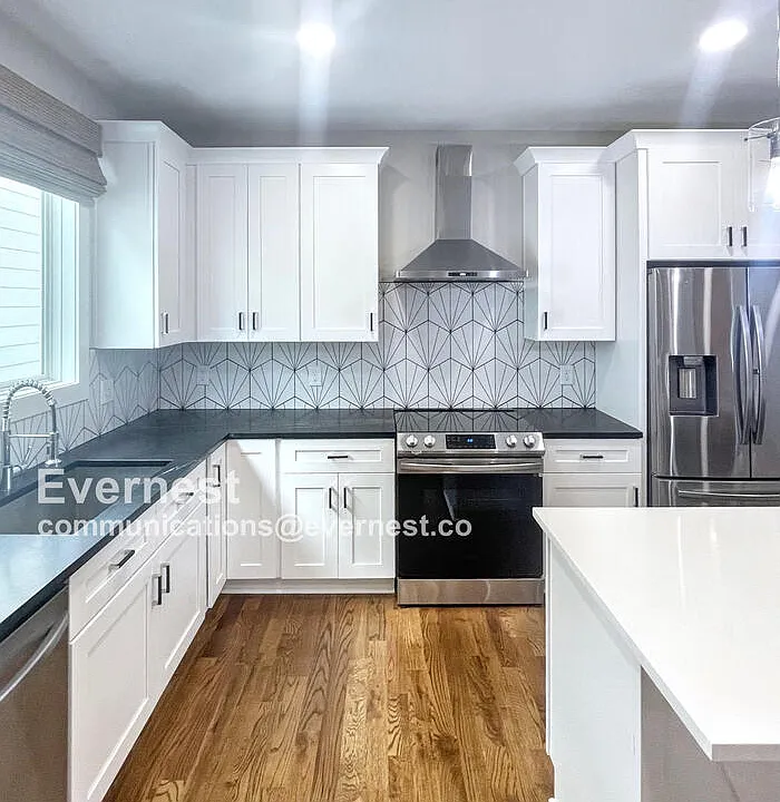2116 Courtney Ave