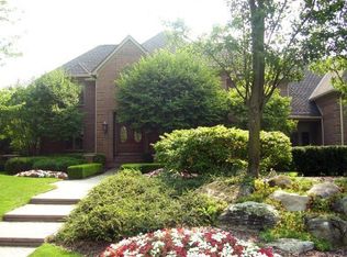 19910 Westchester Dr, Clinton Township, MI