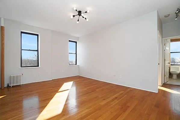 Sold by REMAX Elite | media 10