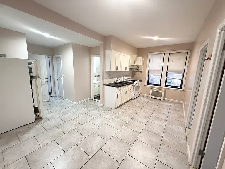 13257 Maple Ave #2R — Photo 3