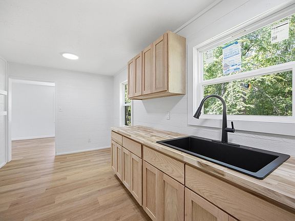 4th image of 1454 Sexton Rd