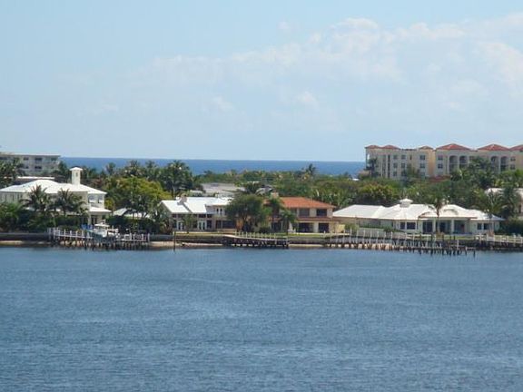 Home For Sale In The Moorings