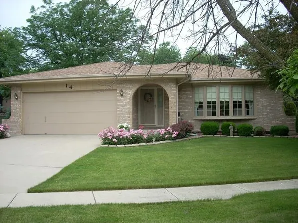 14 Aspen Ct, Lemont, IL 60439