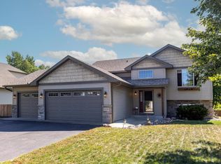 6033 Goodview Trl N, Hugo, MN 55038