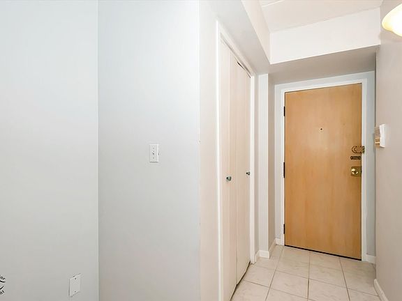 2nd image of 5616 N Kenmore Ave APT 2B