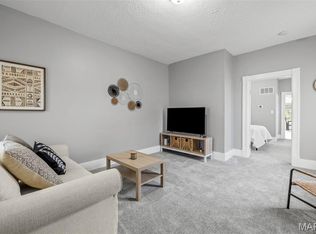 3244 Regal Pl, Saint Louis, MO 63139