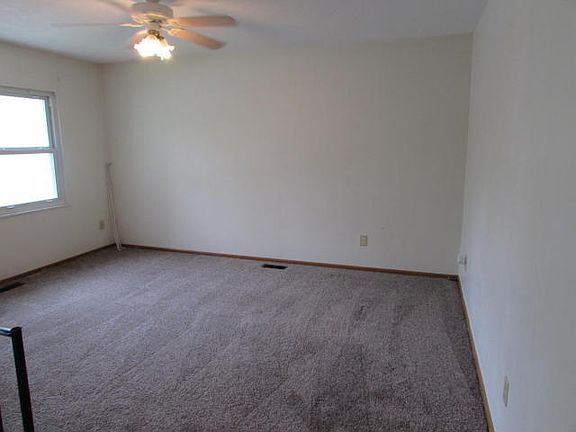 3rd image of 2606 Beechwood Blvd
