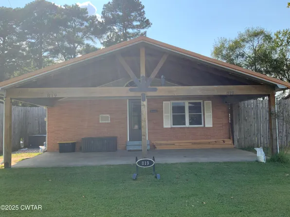 819 Frank Maynard Dr, Dyersburg, TN 38024