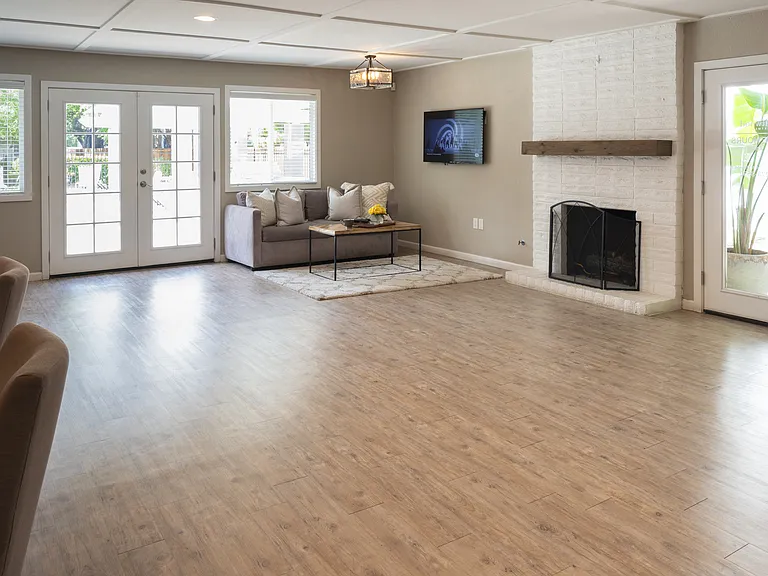 Driftwood Apartments — Photo 11