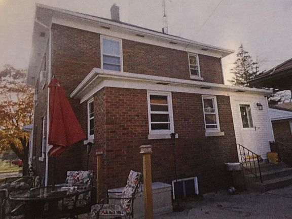 Side Entrance on Garage Side