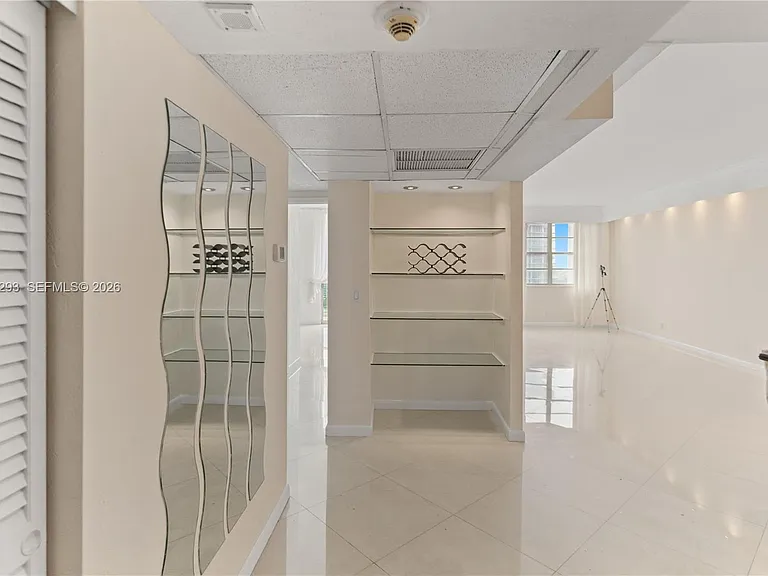 19390 Collins Ave #17 — Photo 3