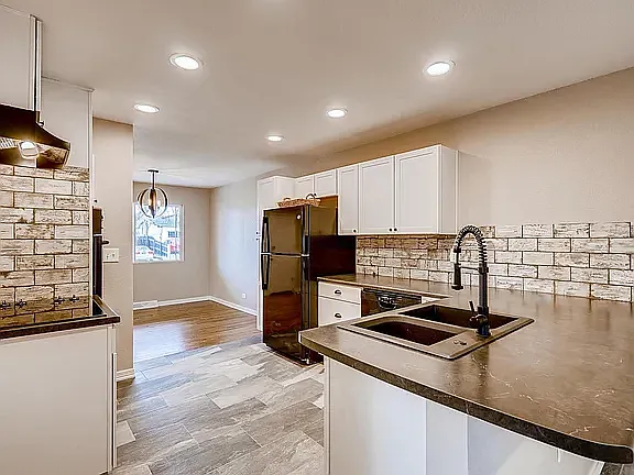 735 Raleigh St — Photo 3