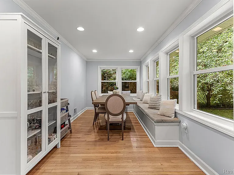 520 Byron St — Photo 16