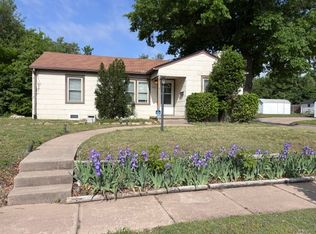 1901 S Roanoke Dr, Wichita, KS 67218
