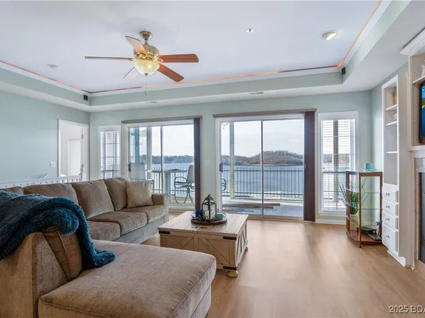 909 E Harbour Towne Dr #909, Lake Ozark, MO 65049