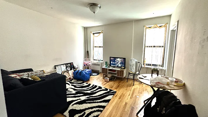 Rented by HOLTON REAL ESTATE INC. | media 11