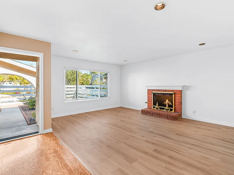 2039 Village Wood Rd — Photo 15