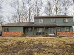2851 Onagon Trl, Waterford, MI 48328