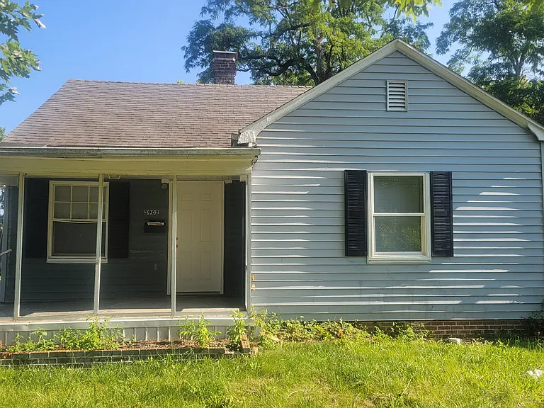 3902 Hoyt Ave — Photo 1
