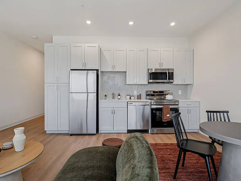 7 West 7th Apartments — Photo 19