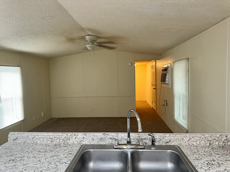 Lithia Manor (3666 Glenda St, Lithia Springs 30122) — Photo 5