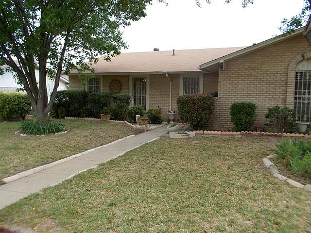 1st image of 1301 Taperwicke Dr