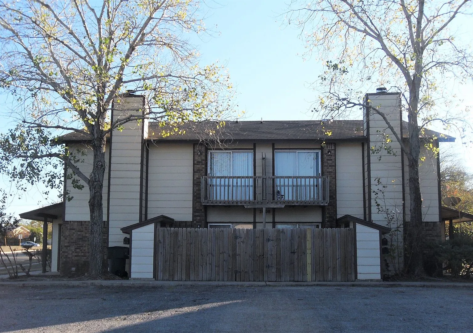 3008 Chaucer Dr — Photo 1
