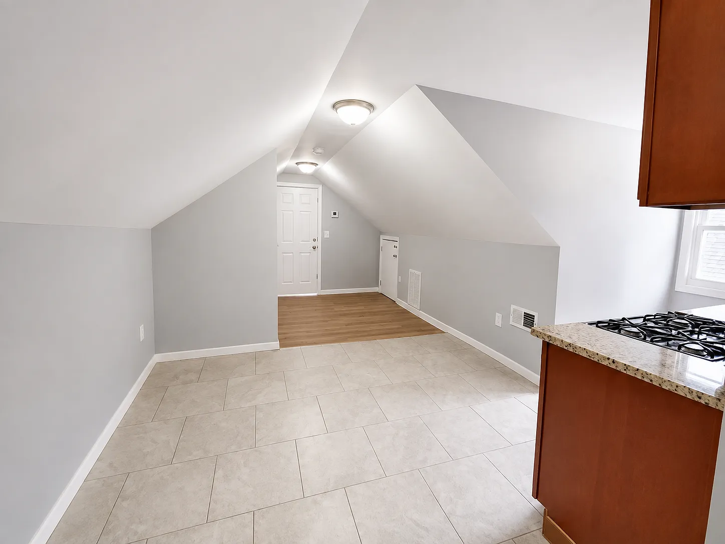 3 bed, 1.0 bath, 750 sqft, $2,100 — Photo 4
