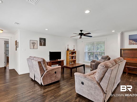 4th image of 2816 Gaslight Ln W