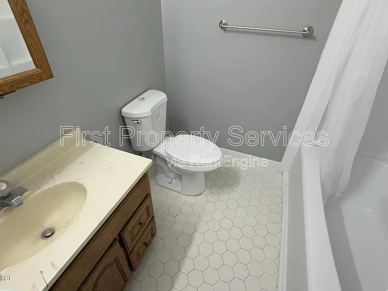729 E Court Ave — Photo 9