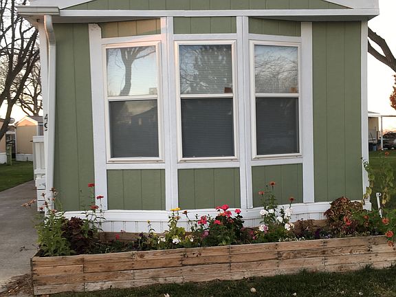 Planter Box w/ Watering 