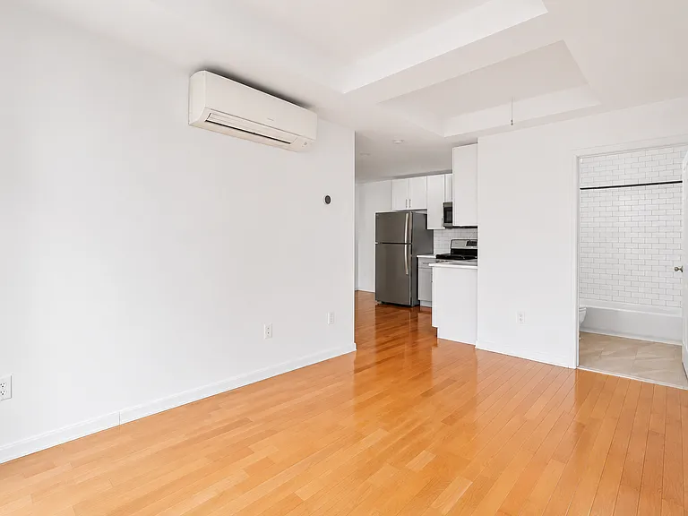 1980 Amsterdam Ave #5C — Photo 8