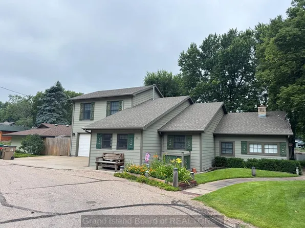 57 Kuester Lk, Grand Island, NE 68801