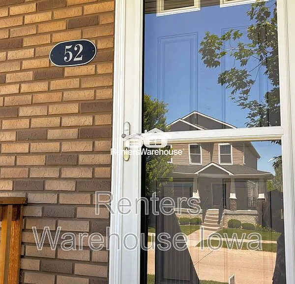52 SE Booth Ave — Photo 2