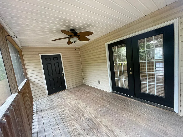 1136 E Lee Rd — Photo 8