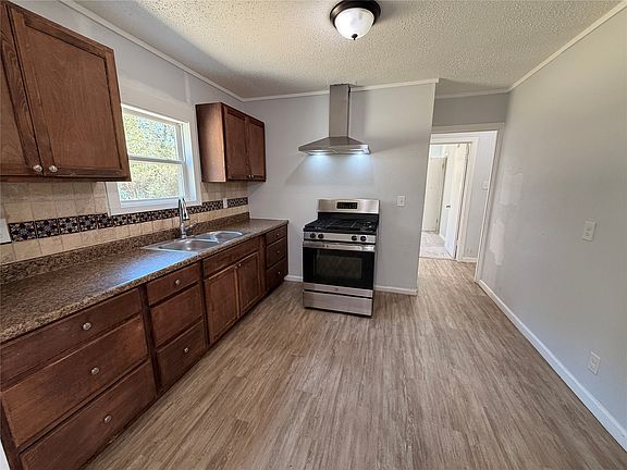 5th image of 2613 Stark St