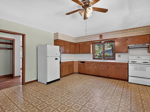 2nd image of 3055 Pipestone Rd