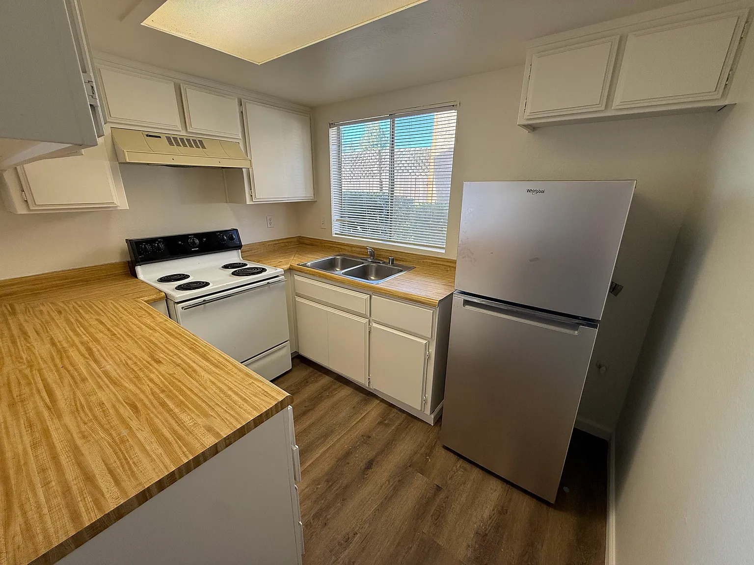 2 bed, 1.5 bath, 950 sqft, $1,550 — Photo 4