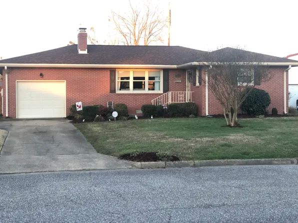 5 Calvert Dr, Newport News, VA 23601